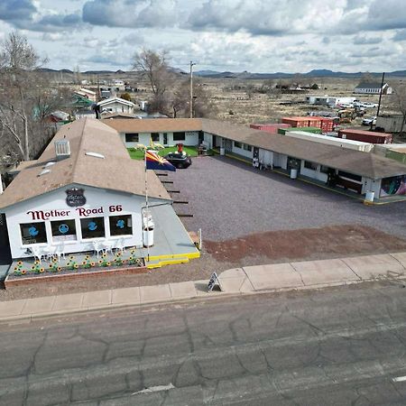 The Aztec Motel & Creative Space Seligman Esterno foto