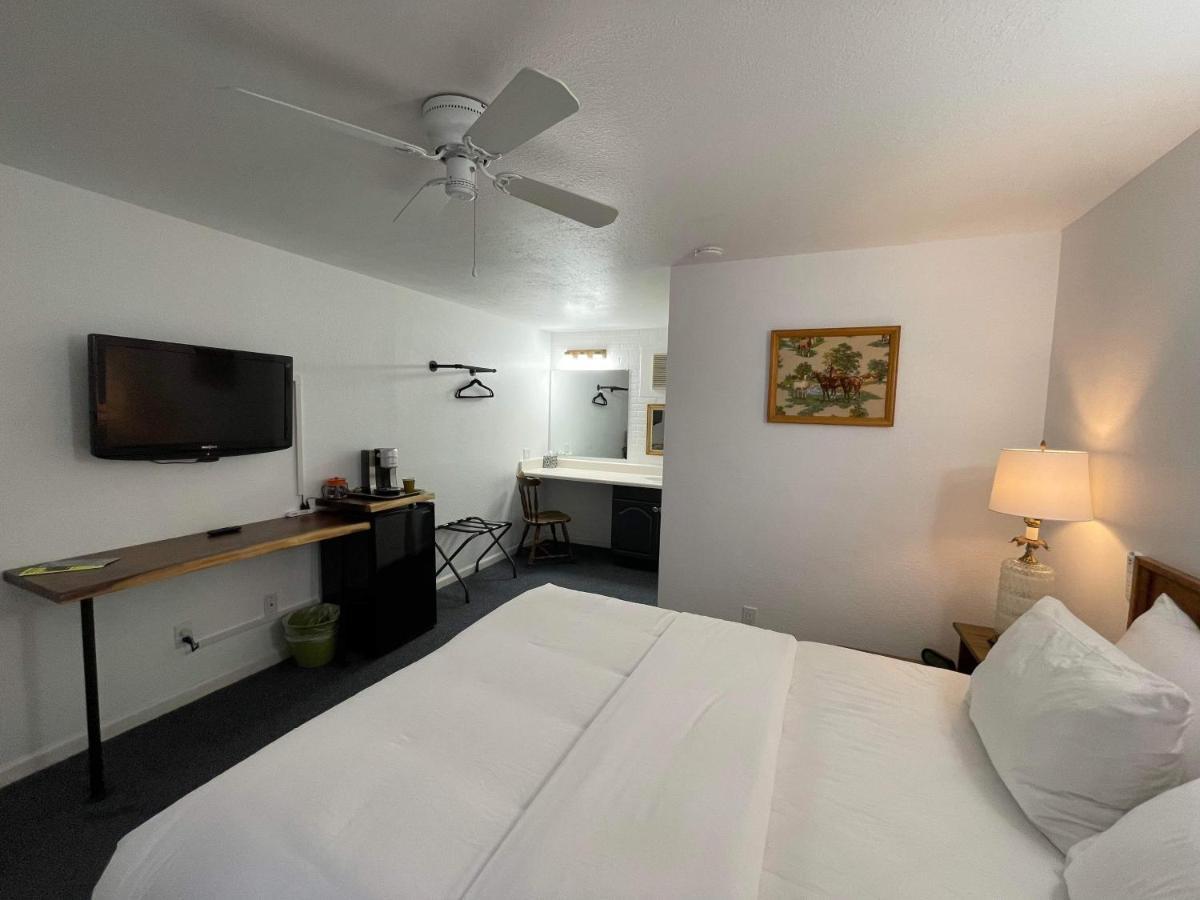 The Aztec Motel & Creative Space Seligman Esterno foto