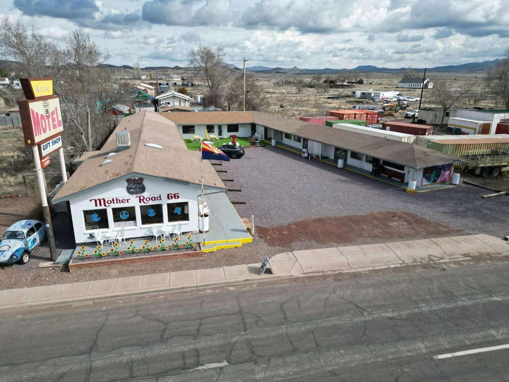 The Aztec Motel & Creative Space Seligman Esterno foto